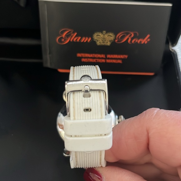 Glam Rock Vintage Glam White Silicone Band Watch - Picture 6 of 9